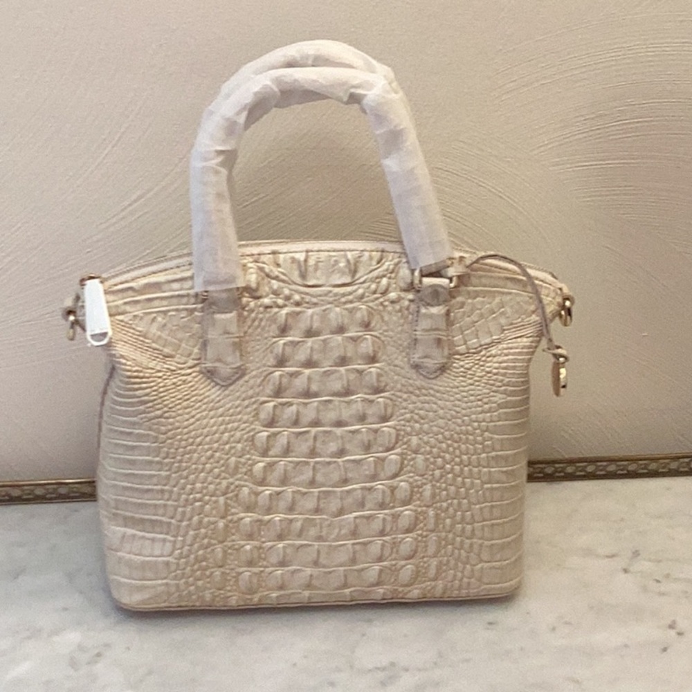 Elegant Cream Crocodile-Embossed Women's Bag